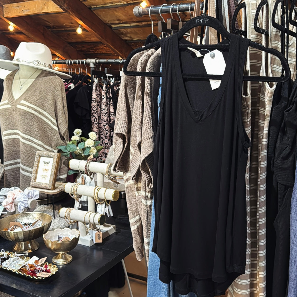Dreamy V-Neck Tank - Black