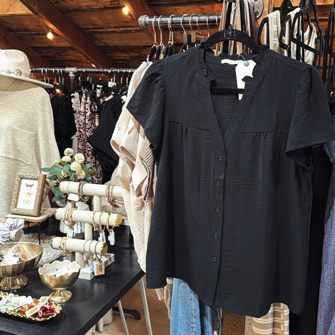 Frillneck SS Blouse